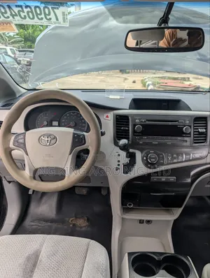 Toyota Sienna 2013 Black