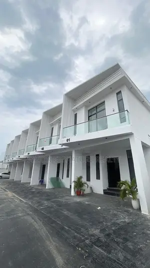 4bdrm Duplex in Peninsula Estate for sale