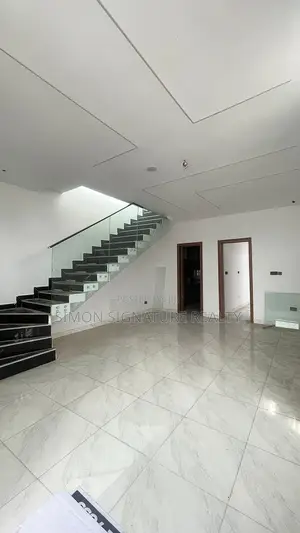 4bdrm Duplex in Peninsula Estate for sale