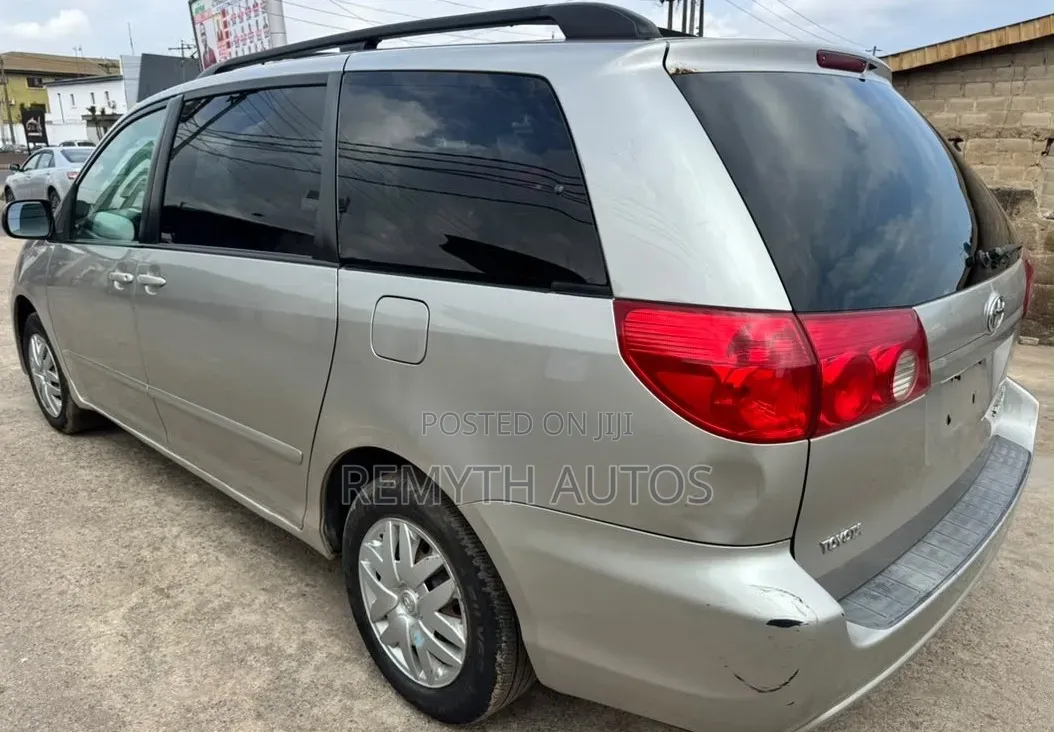 Toyota Sienna LE 4WD 2007 Silver