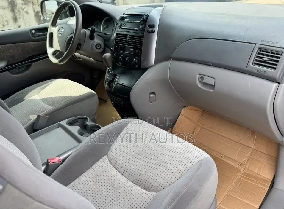 Toyota Sienna LE 4WD 2007 Silver
