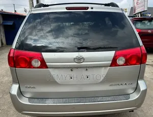 Toyota Sienna LE 4WD 2007 Silver