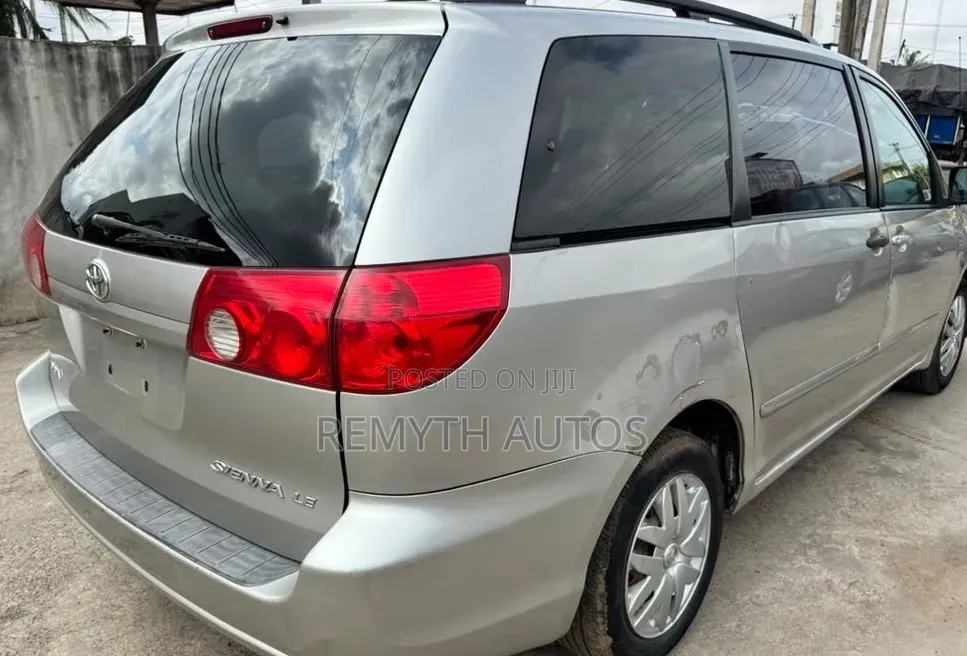 Toyota Sienna LE 4WD 2007 Silver