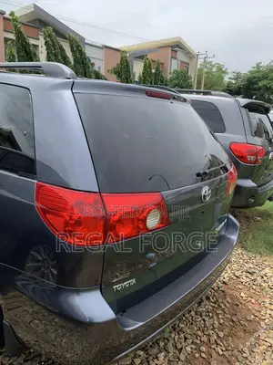 Toyota Sienna 2009 Blue