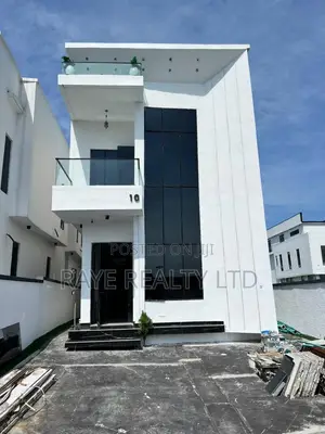 5bdrm Apartment in Chevron for sale