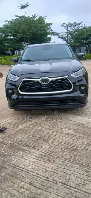 Toyota Highlander XLE 2022 Black
