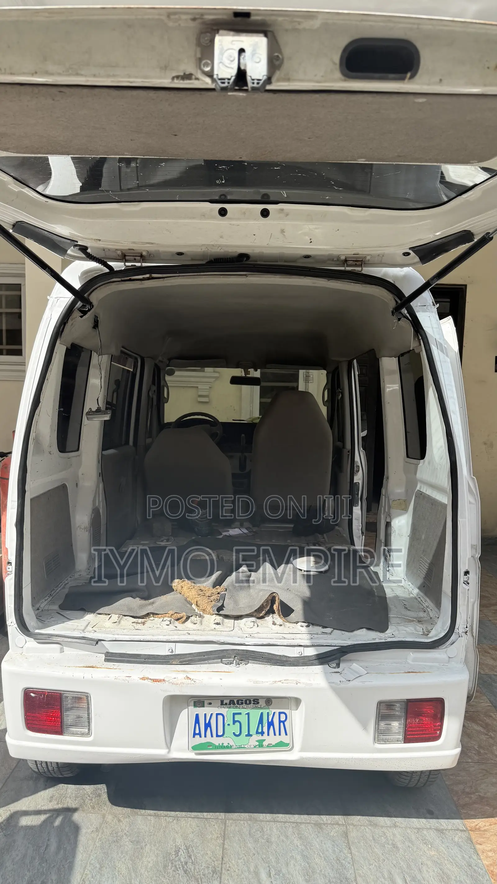 Suzuki T 2012 White