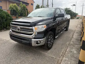 Toyota Tundra 1794 5.7L V8 w/FFV 4x4 CrewMax 5.6 ft. box 145.7 in. WB