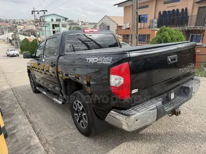 Toyota Tundra 1794 5.7L V8 w/FFV 4x4 CrewMax 5.6 ft. box 145.7 in. WB