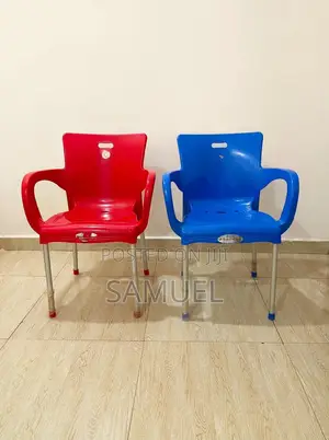 2 Novella Racer Plastic Chairs for Sale – Strong & Durable