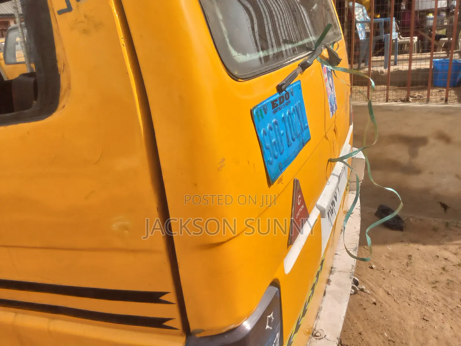 Volkswagen Transporter 2011 Yellow