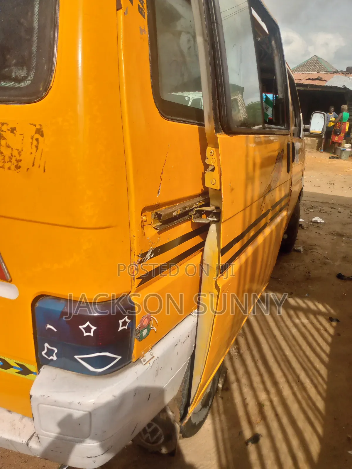 Volkswagen Transporter 2011 Yellow