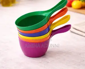 Colourful Plastic Measuring Scoops With Handles