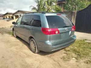 Toyota Sienna 2006 Blue