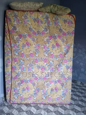 4x6 Mattress With Two Pillows