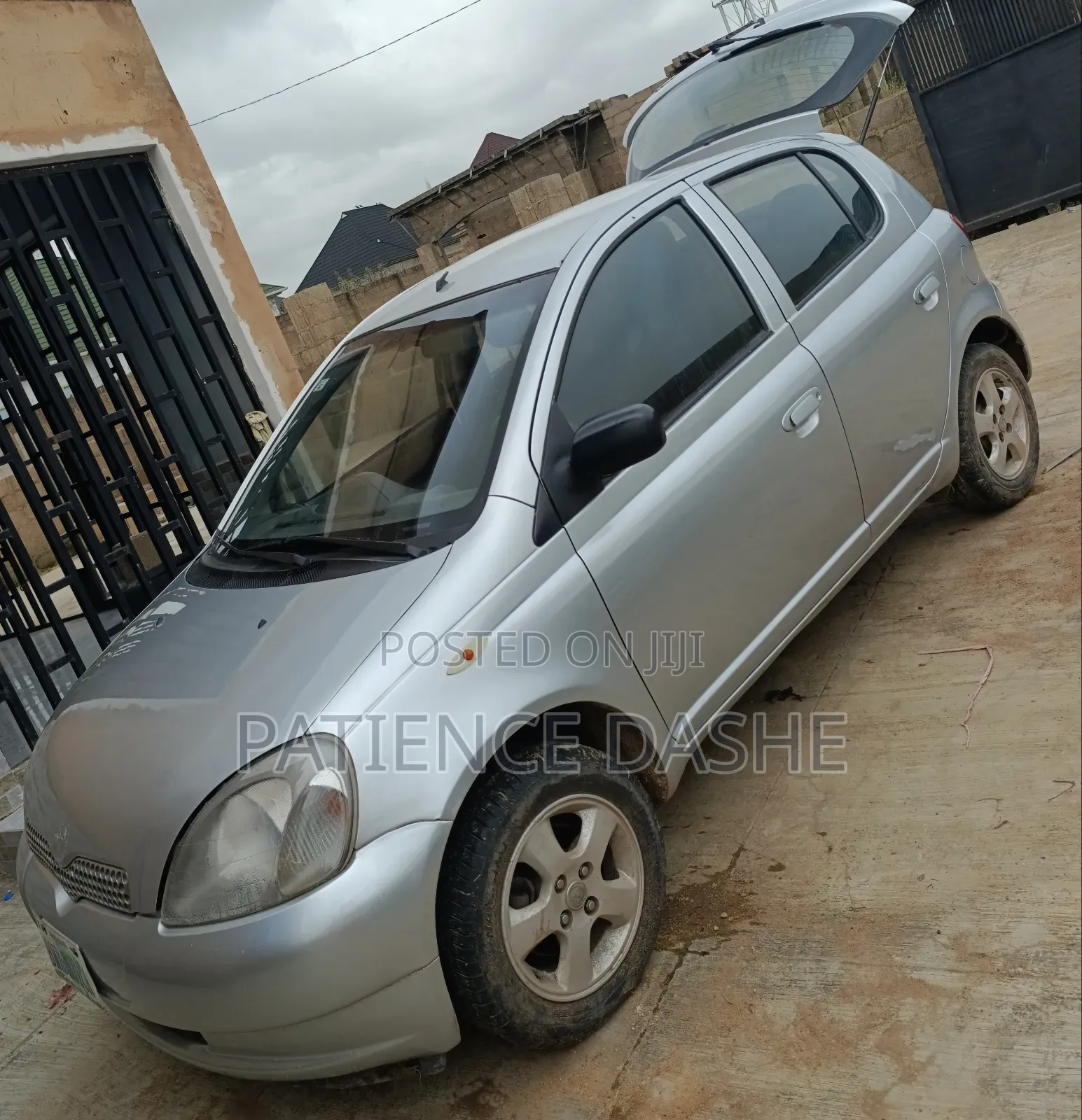 Toyota Yaris 2022 Silver