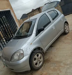 Toyota Yaris 2022 Silver