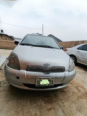 Toyota Yaris 2022 Silver