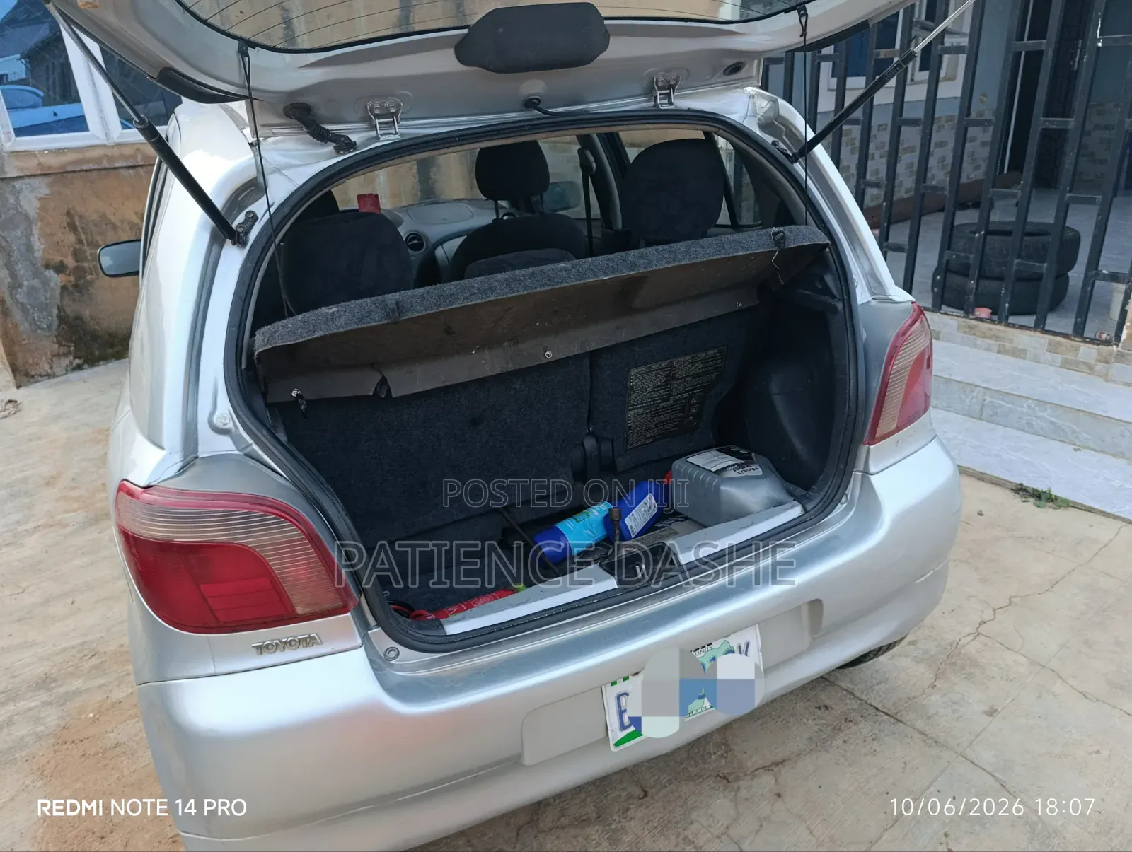 Toyota Yaris 2022 Silver