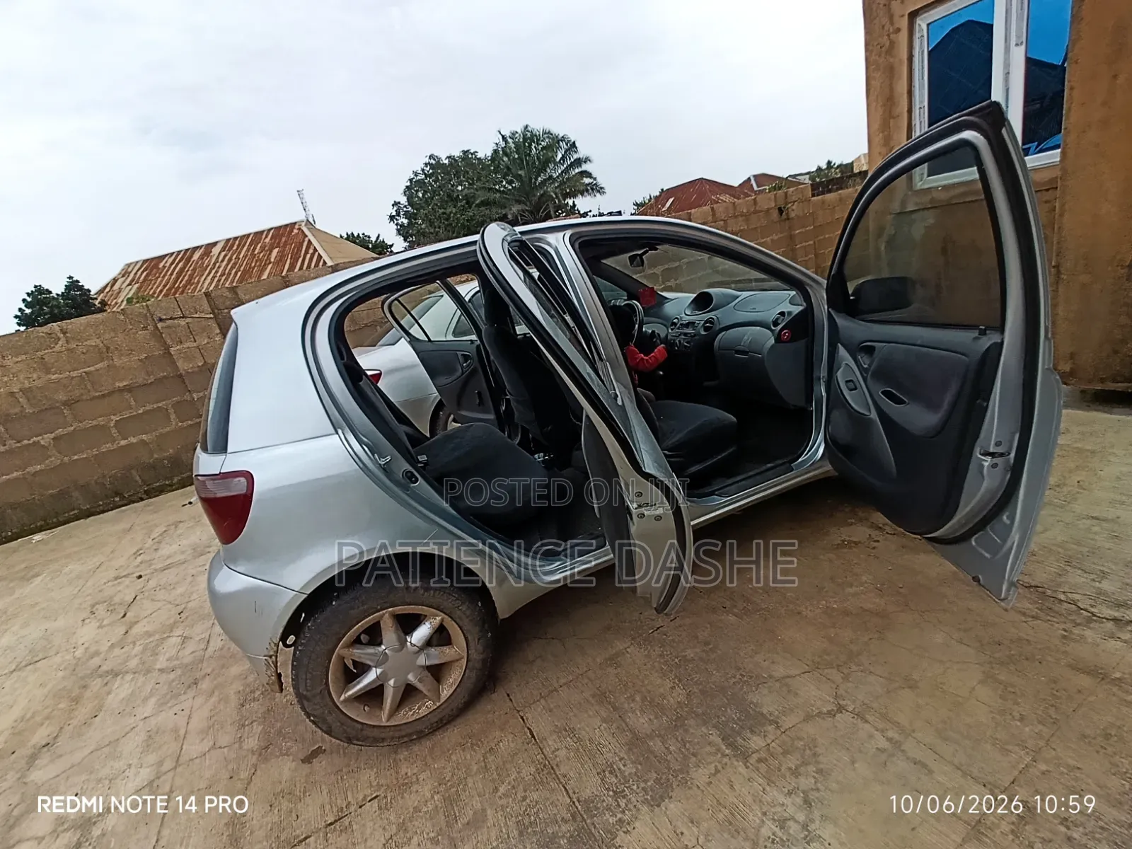 Toyota Yaris 2022 Silver