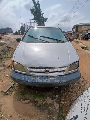 Toyota Sienna 1999 Silver