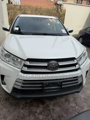 Toyota Highlander XLE 4x2 V6 (3.5L 6cyl 8A) 2018 White