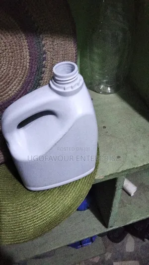 Duxus Containers for Liquid Soap Car Washes Etc