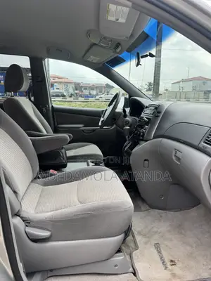 Toyota Sienna 2010 Silver