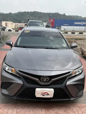 Toyota Camry SE FWD (2.5L 4cyl 8AM) 2018 Gray