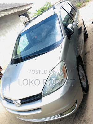 Toyota Sienna 2004 Silver