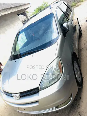 Toyota Sienna 2004 Silver
