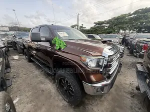 Toyota Tundra Platinum 4dr CrewMax 4WD SB (5.7L 8cyl 6A) 2015 Brown