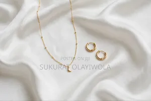 Fancy Pearl Hijab Pins and Jewelleries
