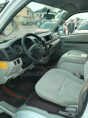 Toyota HiAce 2014 White