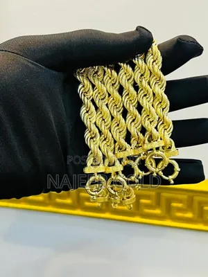 Pure Italian 18karat Twist Hands Chain