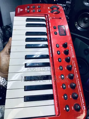 Behringer UMA25S Ultra-Slim 25-Key MIDI Controller for Sale!