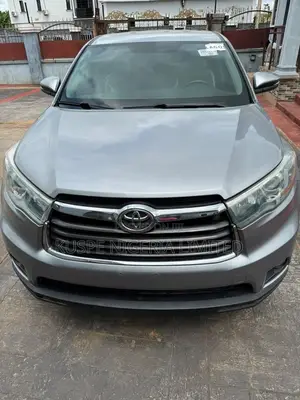Toyota Highlander LE Plus 4dr SUV (3.5L 6cyl 6A) 2015 Silver