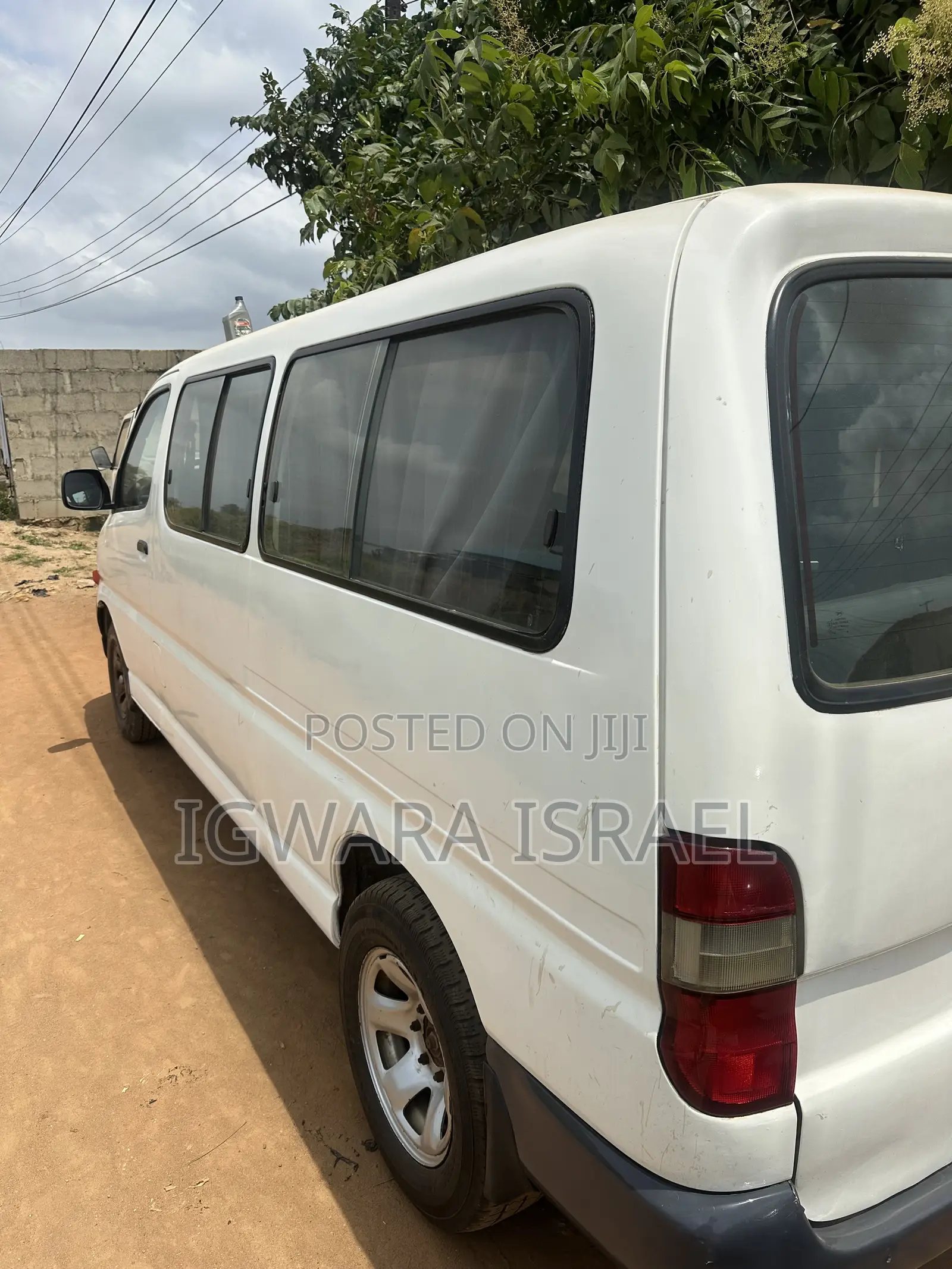 Toyota HiAce 2000 White
