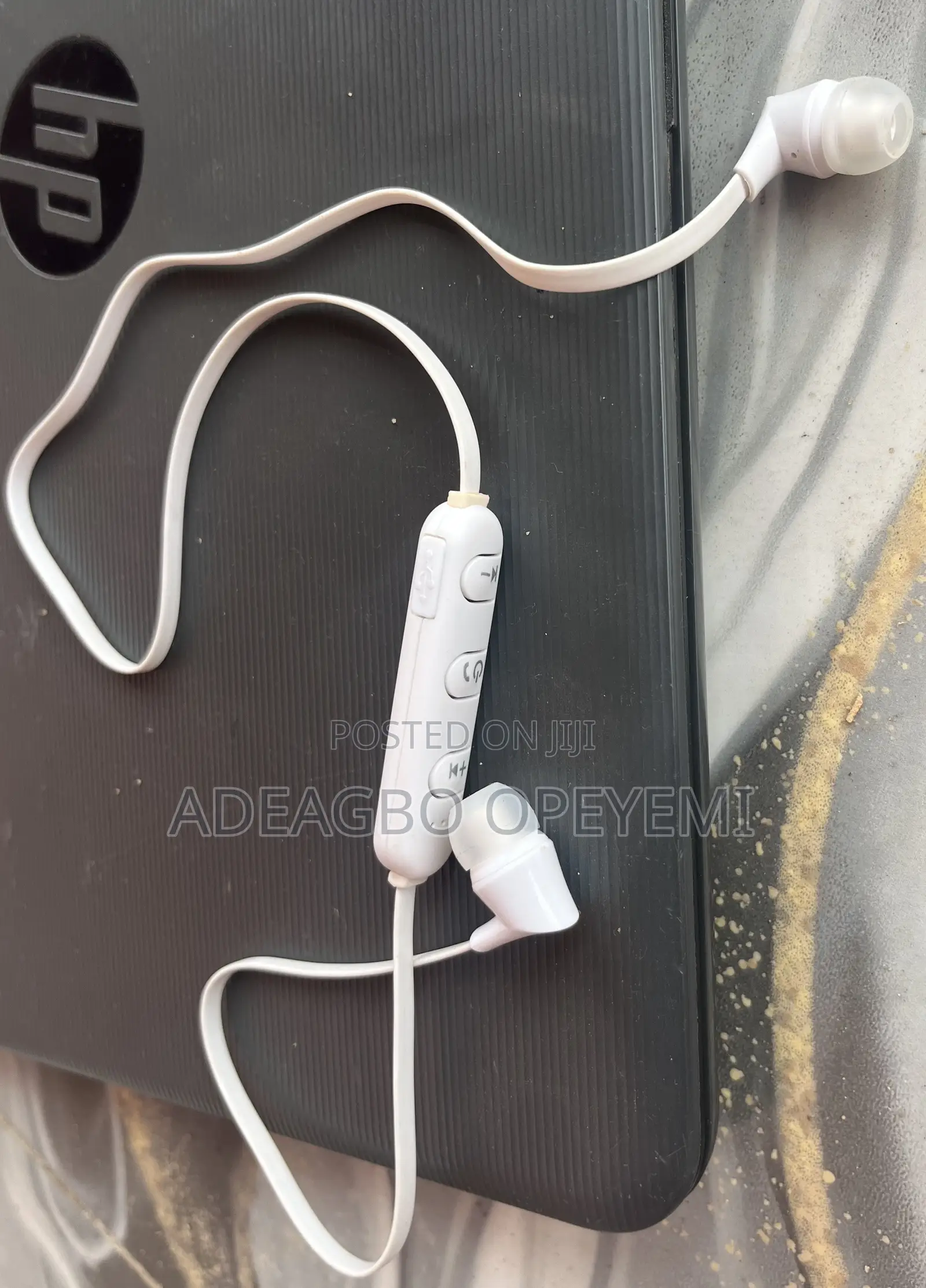 Travelocity EarPods