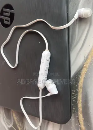 Travelocity EarPods