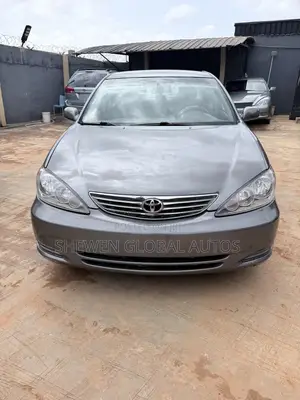 Toyota Camry LE 4dr Sedan (2.4L 4cyl 5A) 2005 Gray
