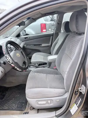 Toyota Camry LE 4dr Sedan (2.4L 4cyl 5A) 2005 Gray