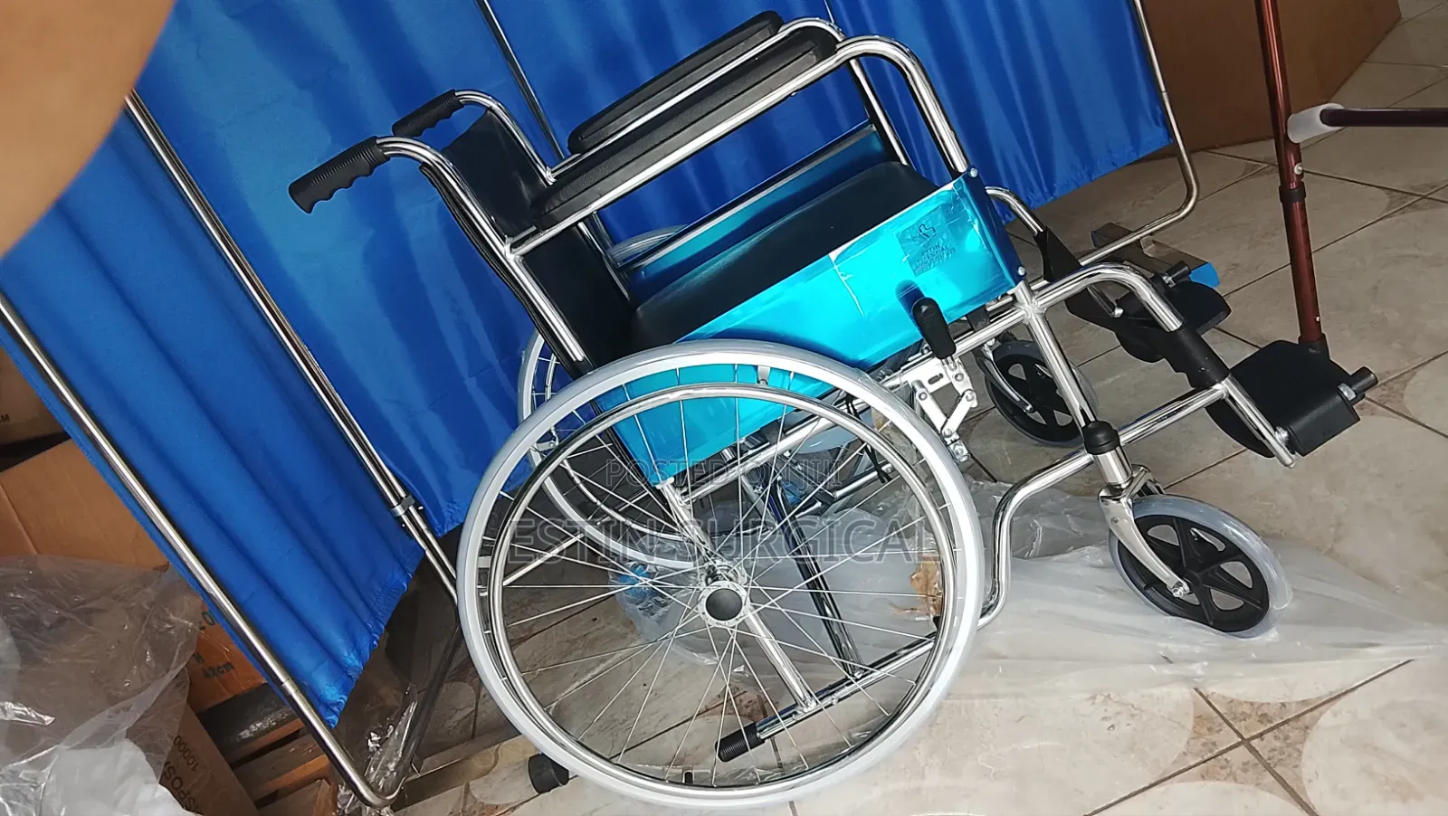 Commode Wheel Chair Estin Black