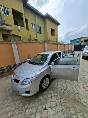 Toyota Corolla LE 4dr Sedan (1.8L 4cyl 4A) 2010 Silver