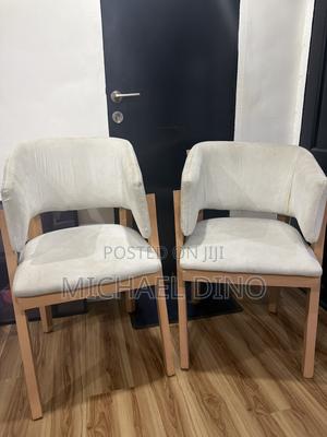 2 Sitting Chairs