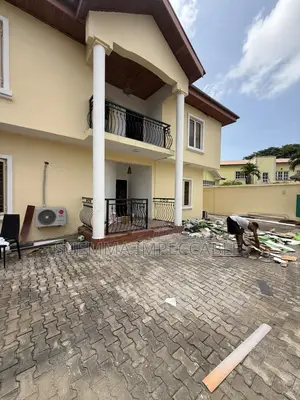 4bdrm House in Lekki Phase 1 for rent