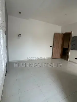 2bdrm Apartment in Lekki Phase 1 for rent