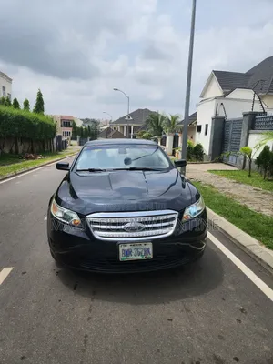 Ford Taurus 2010 Black