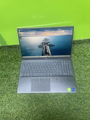 Laptop Dell Vostro 15 5520 16GB Intel Core i3 SSD 512GB