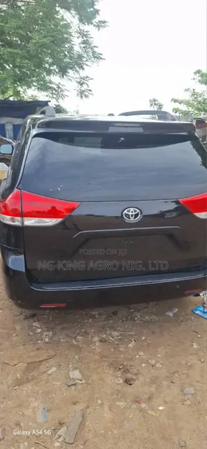 Toyota Sienna 2013 Black